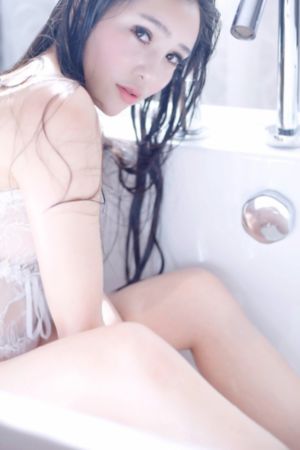 欧美比比琼斯在线播放_720在线观看完整版